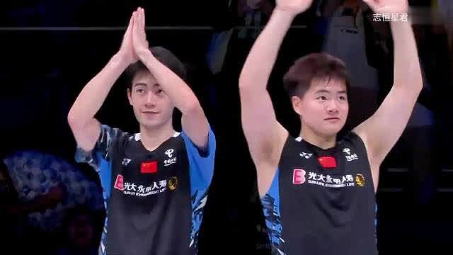 梁伟铿/王昶 21-12、20-22、14-21 兰基雷迪/谢提，第二局输的莫名其妙。 目前今年只在香港羽毛球公开赛夺冠，目前处于低谷期的他们还有机会吗？ 2022年梁伟铿/王昶开始配对，从零起步的他们当时的世界排名只有400多名，但两人随后步入了快速上升通道。2022年斩获日本公开赛冠军，2023年7次进入世界羽联各项比赛决赛，获得4项冠军。2024年，两人三次闯入各项比赛决赛，收获3个冠军，世