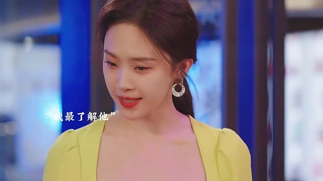 女孩为了接近男孩，发现酒里被下药了，代替男孩喝下酒，结果把自己搭进去了。