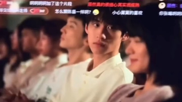 你在看他 可另一个他在看你