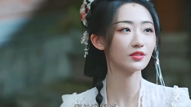 苏暮雨不愧是暗河第一美男子，穿浅色系衣服像极了温文尔雅的世家公子，而不是执伞鬼