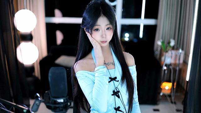 第一天开播 前女友正在直播