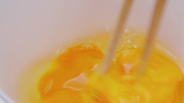 五分钟快手早餐！一张饼一包榨菜，爽脆鲜香卷起来就是童年的味道！#煎饼卷榨菜 #乌江榨菜美食大作战