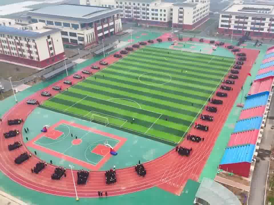 无人机视角下的“小蚂蚁”