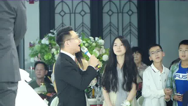 这一刻，所有的祝福都化为了具体的形状 愿每队新人，都能在祝福声中，感受这份独一无二的圆满