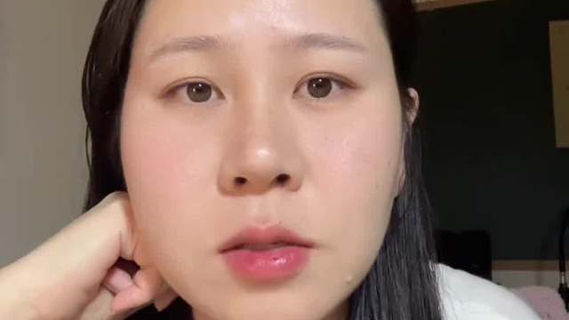 大部分普通家庭一年到头是存不下什么钱的，经济压力实在太大了，尤其是没有家底和父母帮衬的家庭