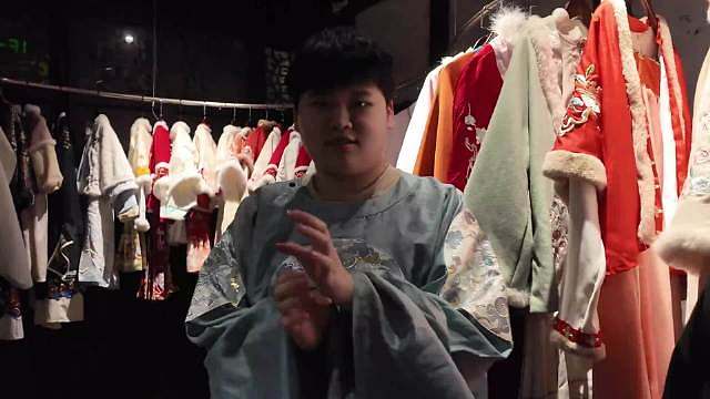 AG出发濮院团建，大家造型没搞花里胡哨的，选手们各有风格，整体看着不违和挺顺眼 ​​​