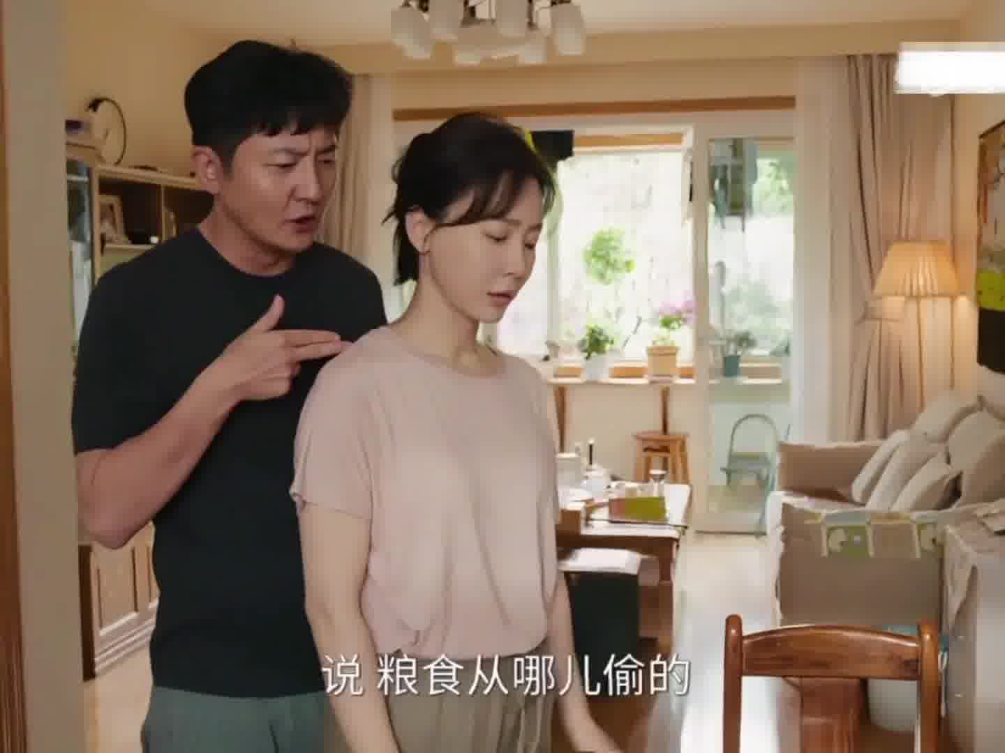 老妈轻描淡写：“不过是顺手帮个忙罢了。”