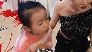 “幸福圓滿的生日 還有一個(gè)超級(jí)厲害神秘禮物”