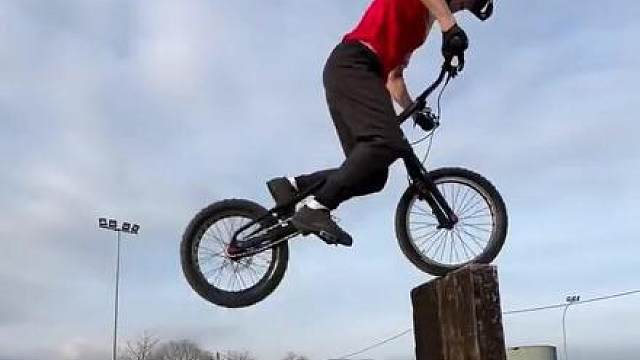 骑平路的见多了，上墙见过吗！