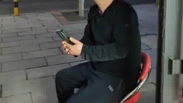 楼上童声唱鲁冰花，楼下大哥吼歌带偏娃