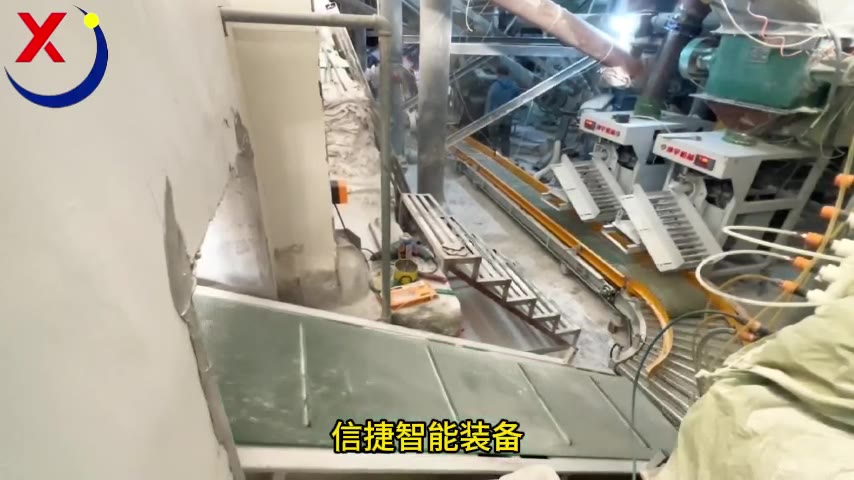 人口变少打工人真的不用卷了吗，码垛机器人安装前端测试中