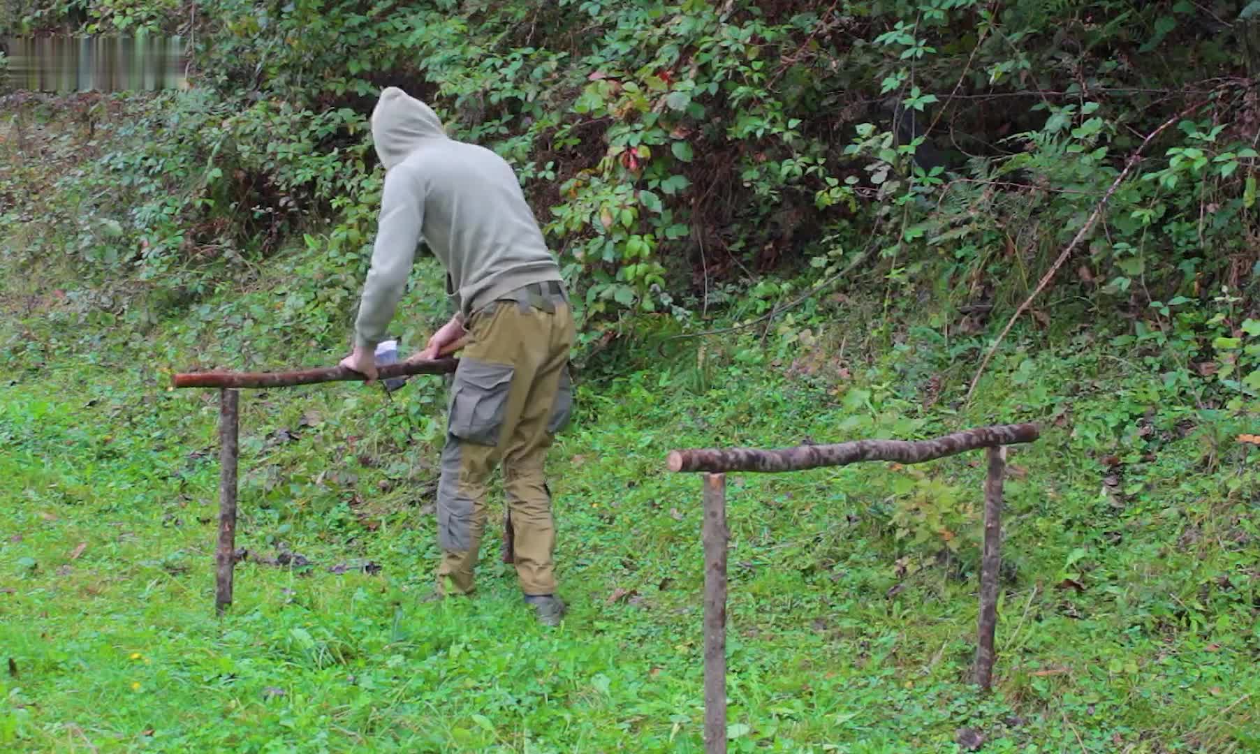 午后的阳光总带着三分慵懒，尚春为了更加贴近自然，于是打算来到荒野建造一所小屋 (1)