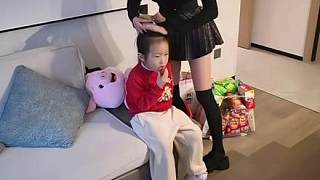 熊寶寶化身辣媽帶娃