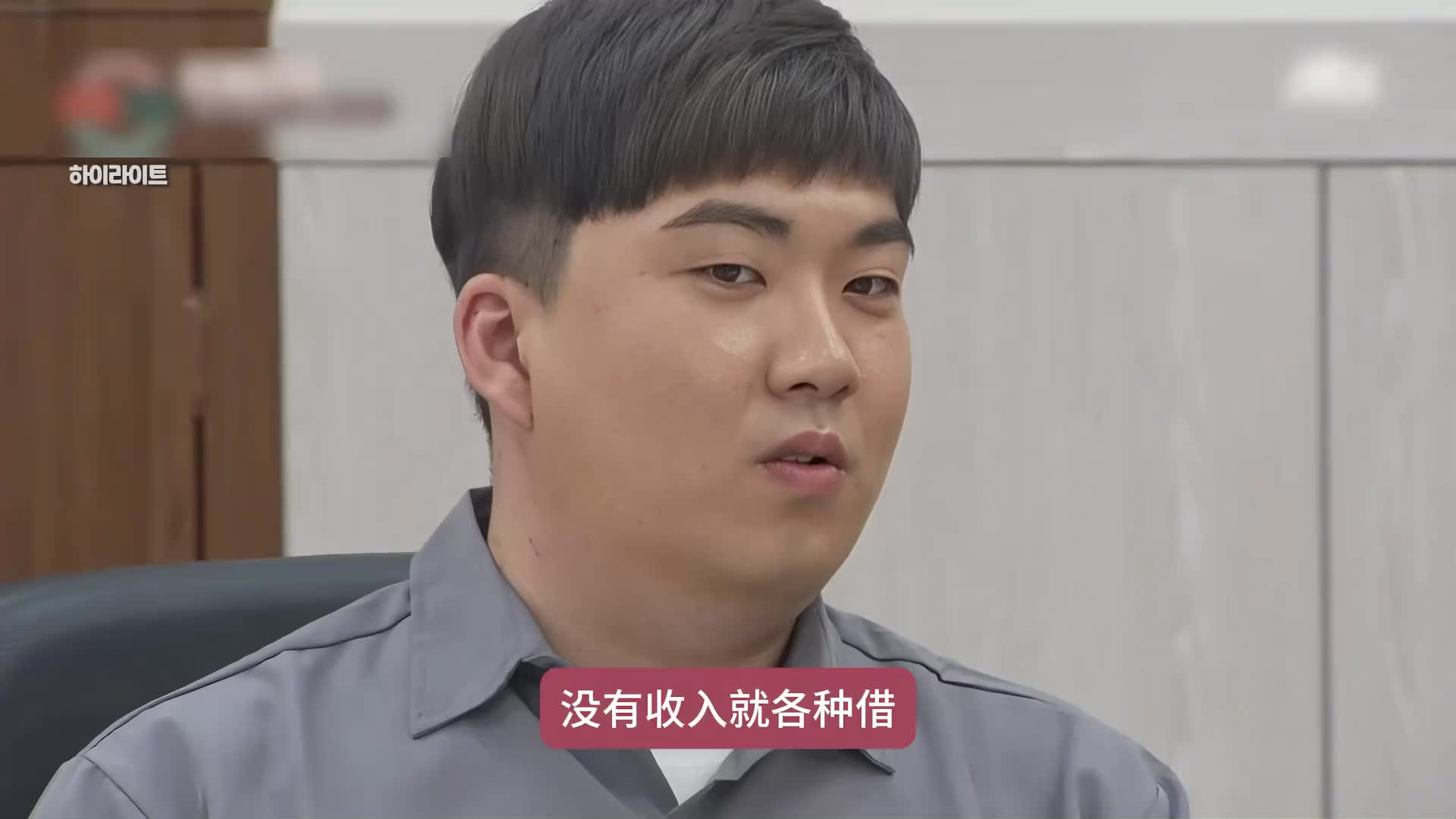 男人脚扭伤不愿上班，竟对妻子大打出手