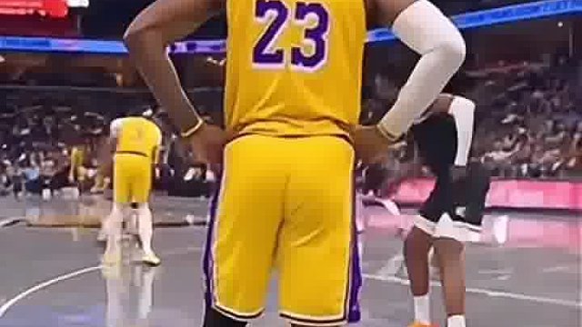 詹姆斯经典欺骗术，叉腰梦游！