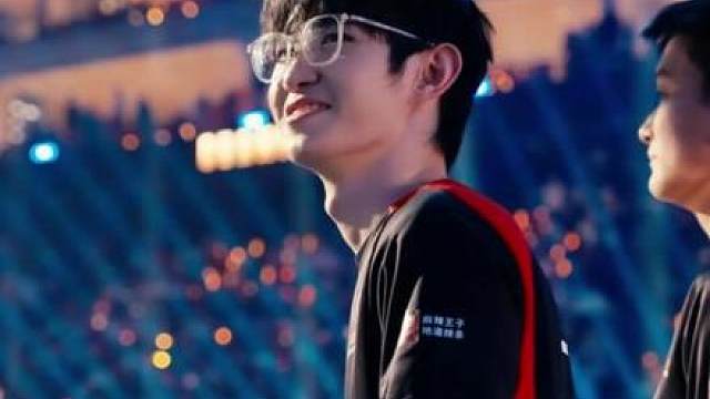 千言万语，只道一句“感谢现役”