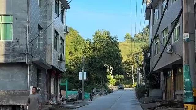 02年点心师失业后在家摆摊卖蛋糕的一天