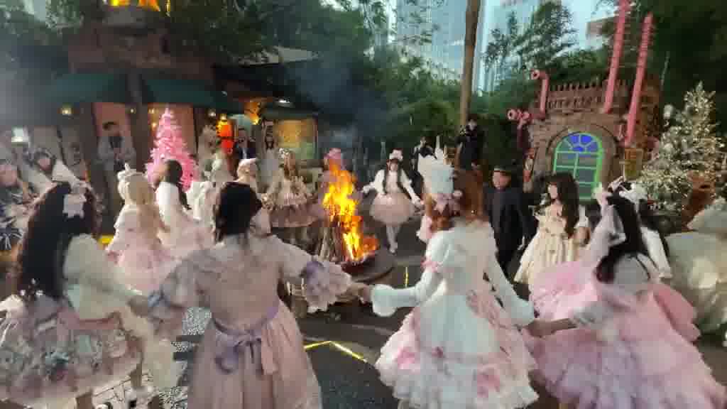 日本这几天在迎新年，所以公司来团建了(*¯︶¯*)