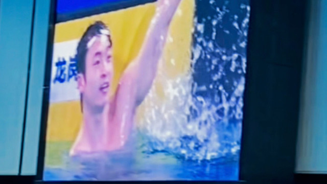 把烦恼都泡在水里 只带浪花和自由上岸