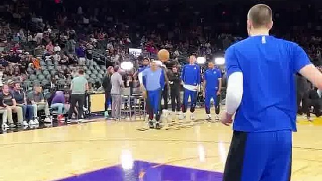 威少赛前活力四射秀飞天暴扣