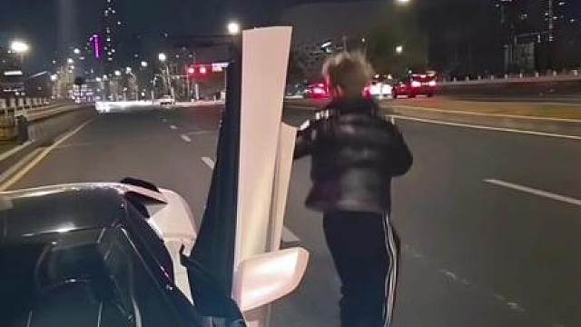 当你抛下兄弟去约女生，结果被拒，兄弟乐坏了