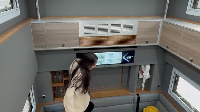 和闺蜜雪天房车露营