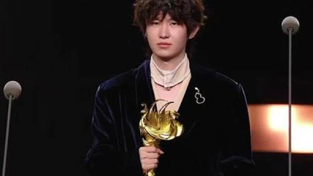 接下来让我们用热烈的掌声有请王者荣耀历史最强选手一诺闪亮登场