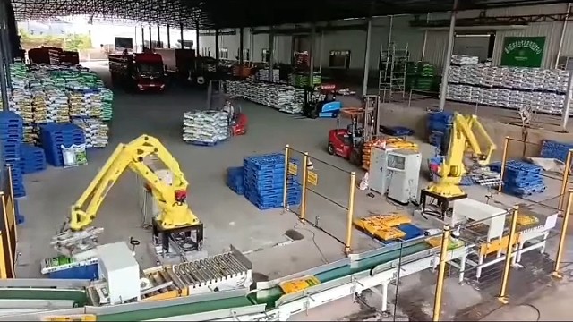 中方呼吁美立即释放委总统夫妇#肥料码垛机器人#化肥码垛机器人#机械臂 #机械手