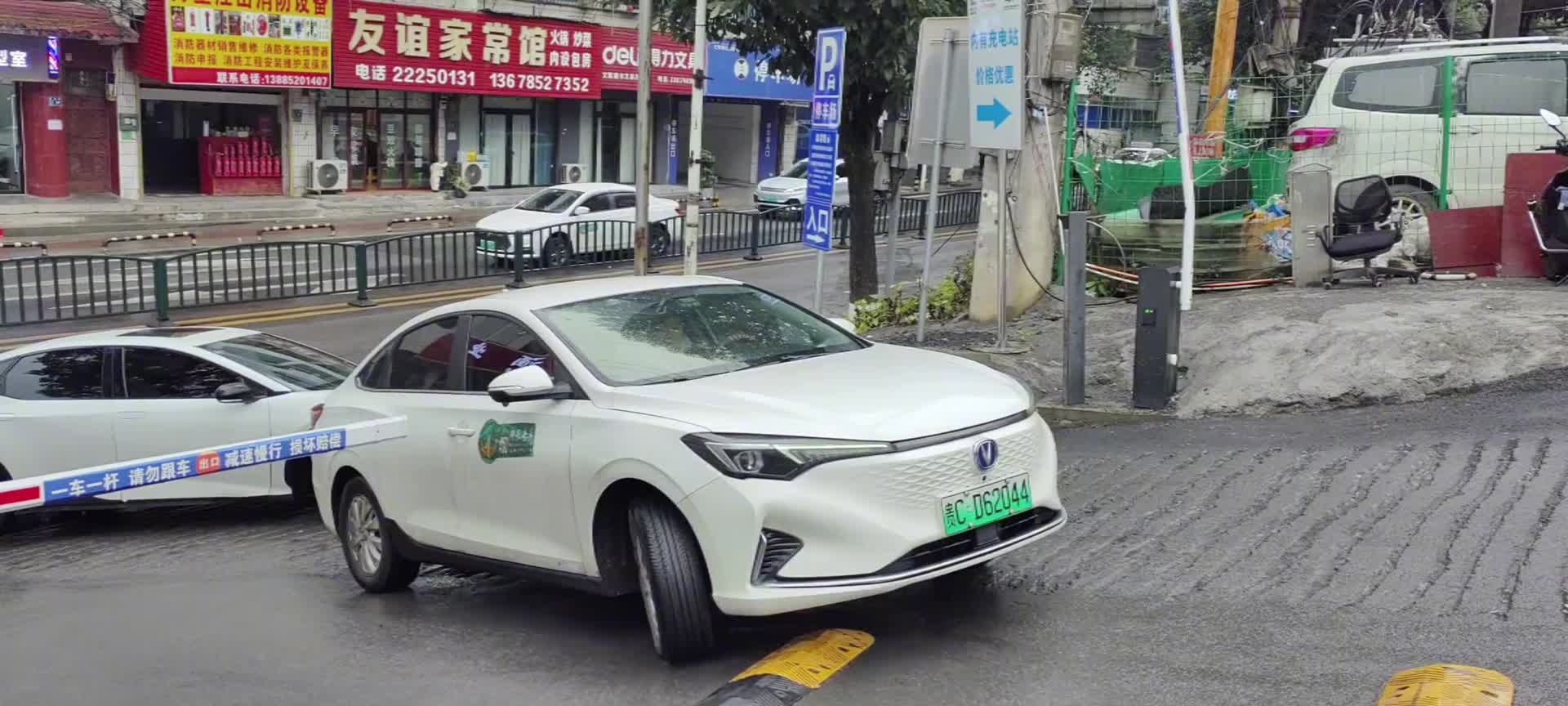 这种路面才是考验车辆性能和司机驾驶技术的