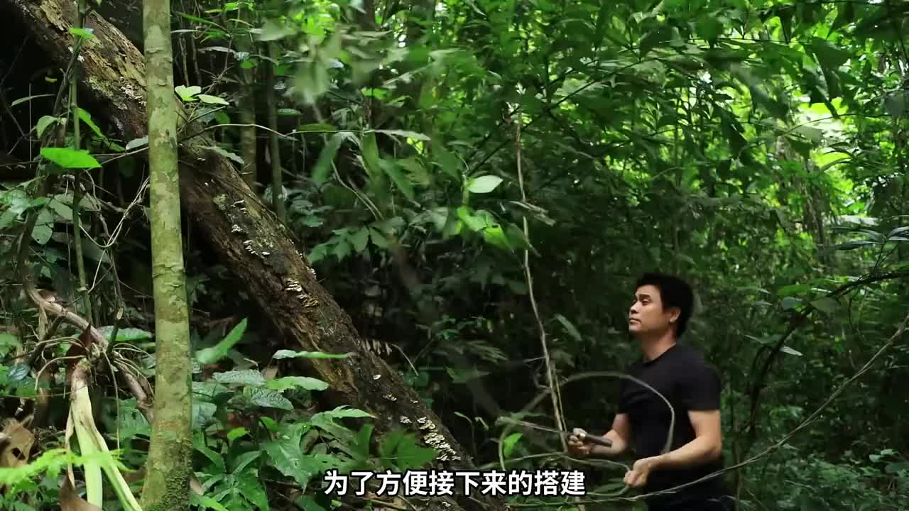 第1集：男人仅仅看了一眼这个石洞，就将其建造成了舒适的小屋