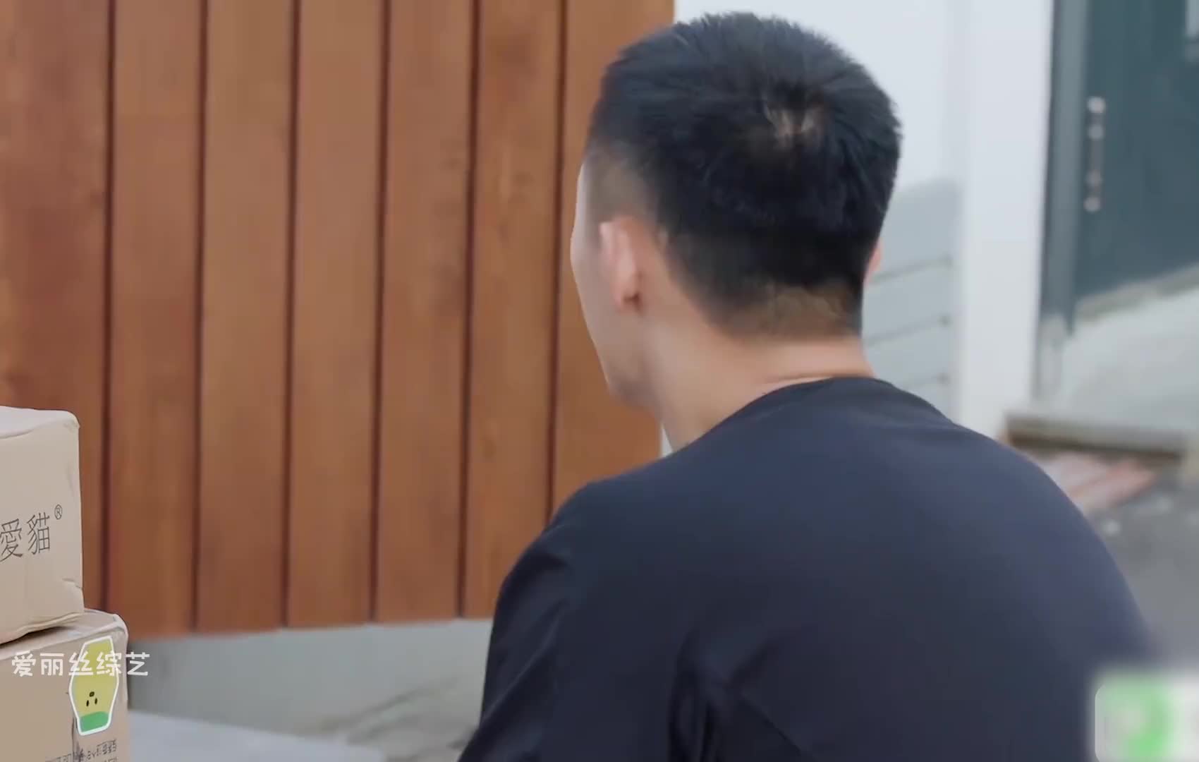 两大直男型男星，竟被曝同住一屋