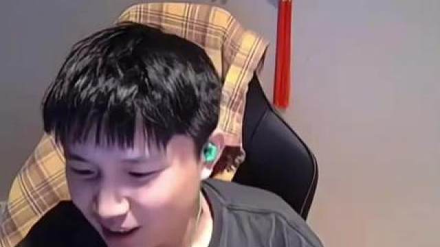 “这面是给牛舔的吗 还以为是年年吃剩下的”