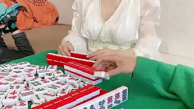 幺鸡白杠了，打个八筒吧