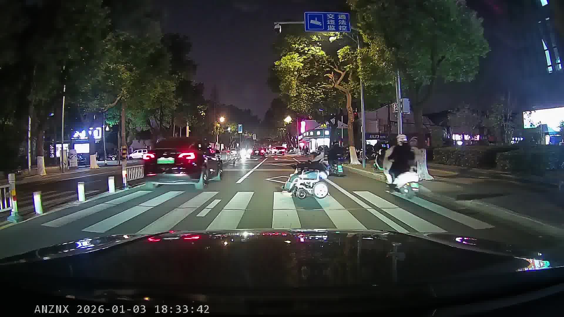 哪一天我老了会不会有人这样帮我