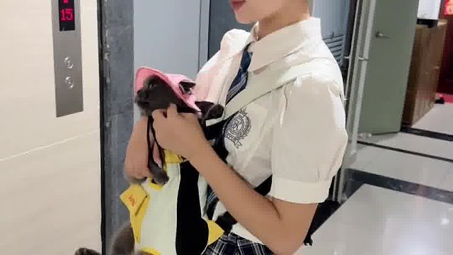 就属于“背刺”了呗