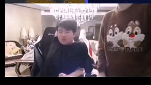 刘刘汪逆天发言：今天出了吗 给你吃 被姿态按在地上摩擦