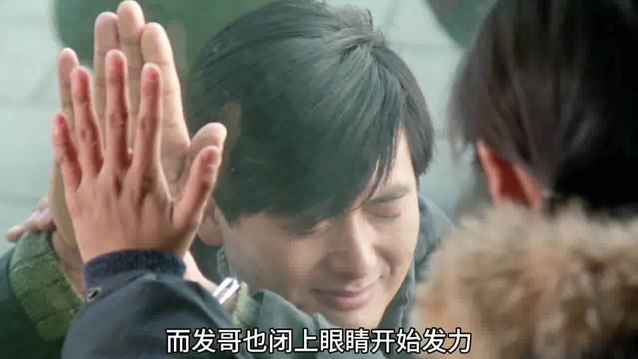 发哥竟将一枚戒指穿过了玻璃