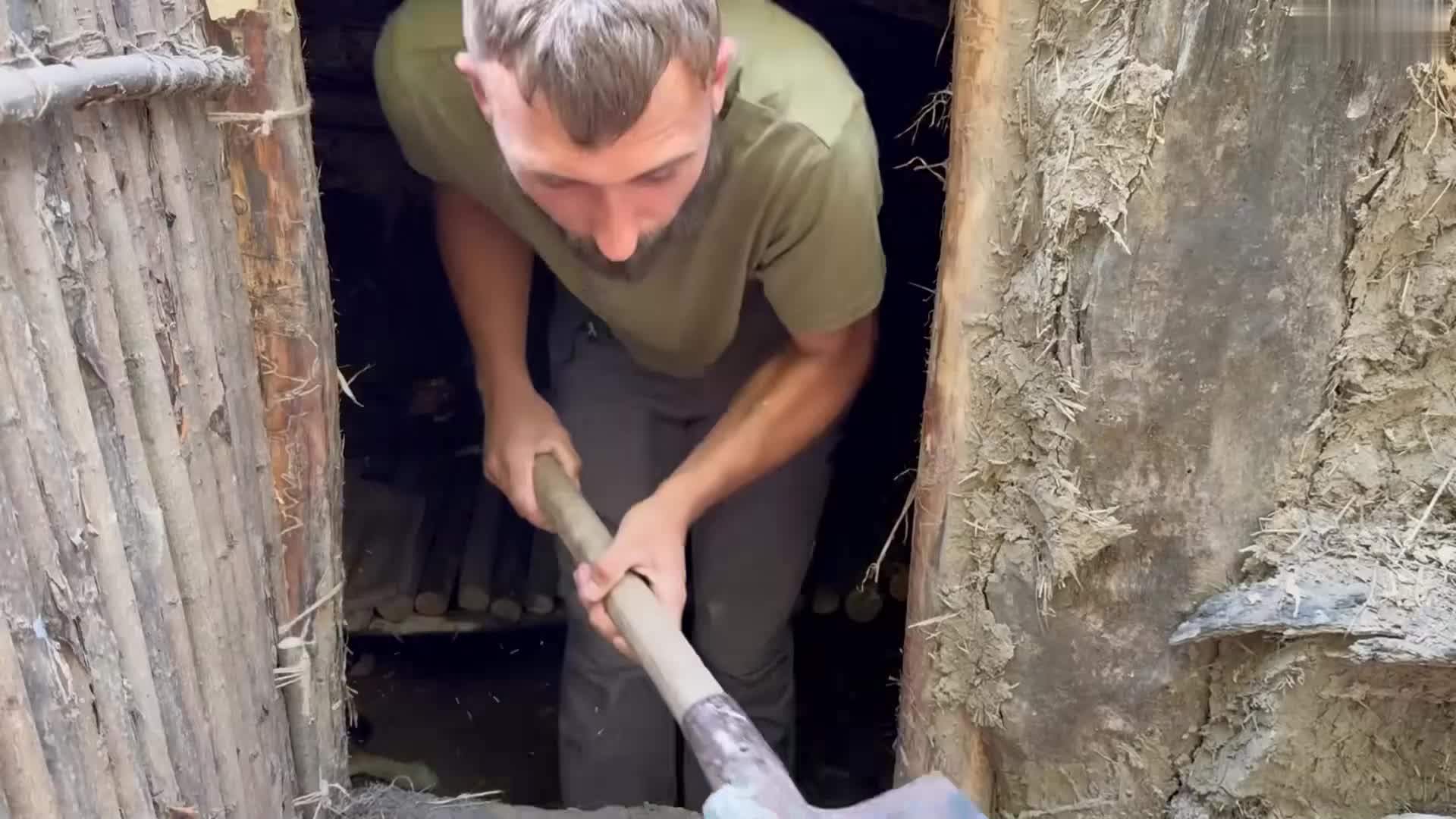 欧德把被人遗弃的地洞改造成适宜居住的庇护所 (3)