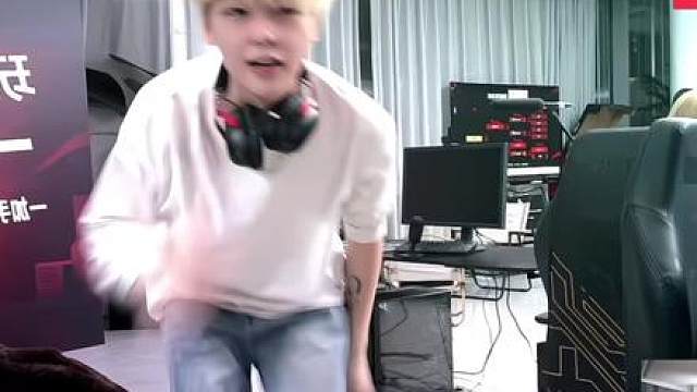 谁还管小嘴说什么了 光看脸了