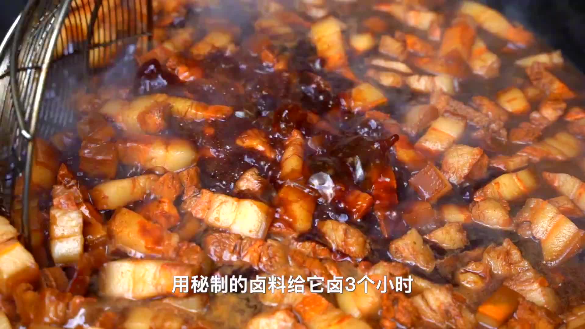 厦门懒觉王用500斤懒觉和1000斤猪肉包粽子，1天包2万个