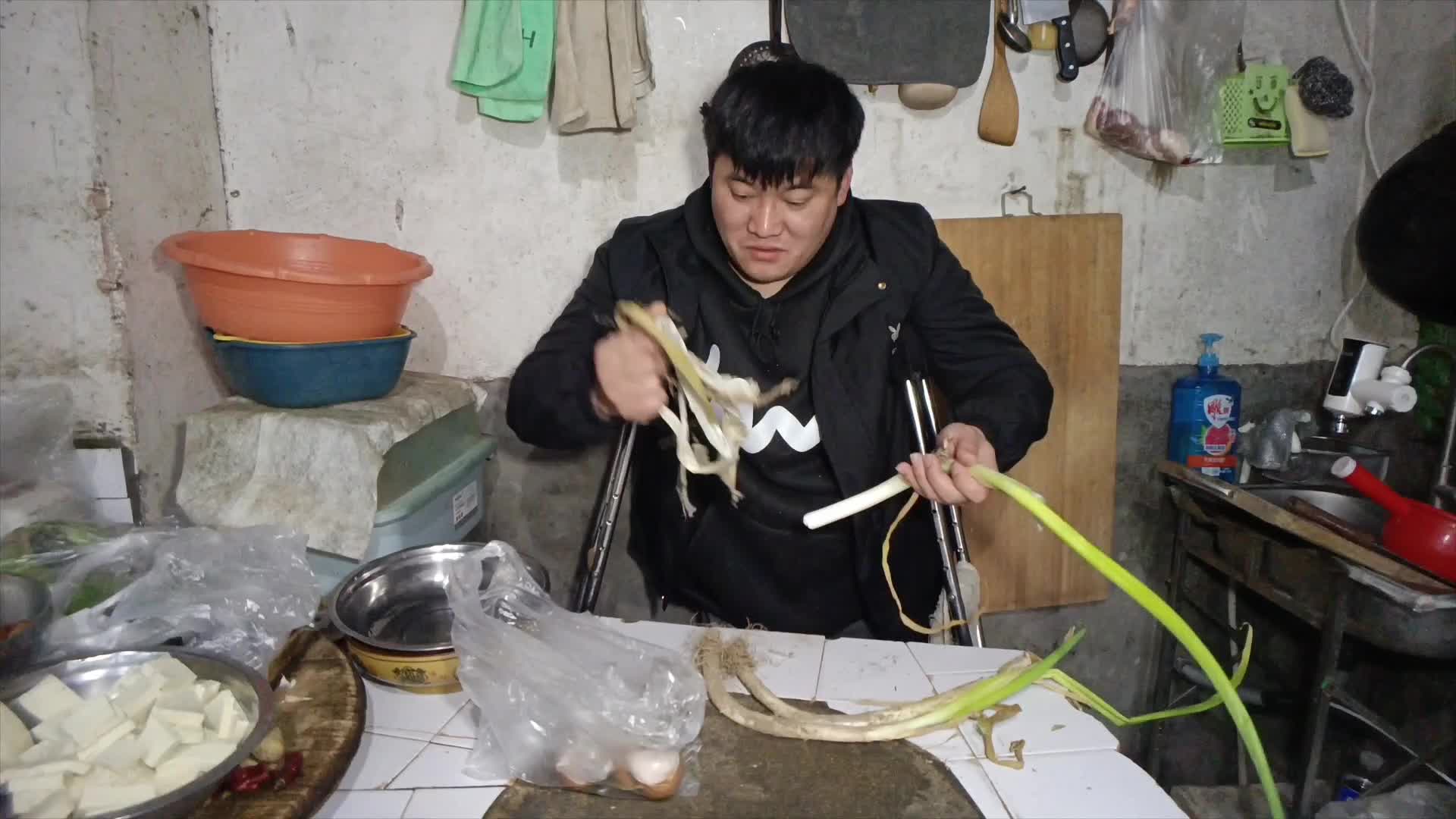 身有缺憾心向阳，三餐烟火皆晴朗。