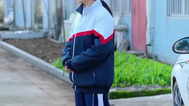 在我们有能力的时候多去帮助那些需要帮助的人，做人一定要心存善念