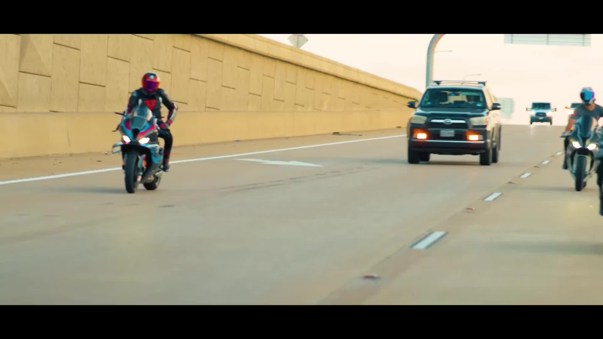 20260113 市中心封锁——超级摩托车（特邀嘉宾：Driven by Art、826.Media