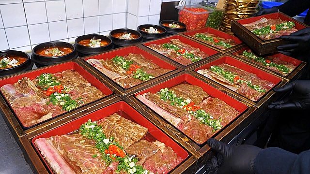 【4K60帧】美食探店：韩国烤牛肋排套餐 作者：찐푸드 JJin Food