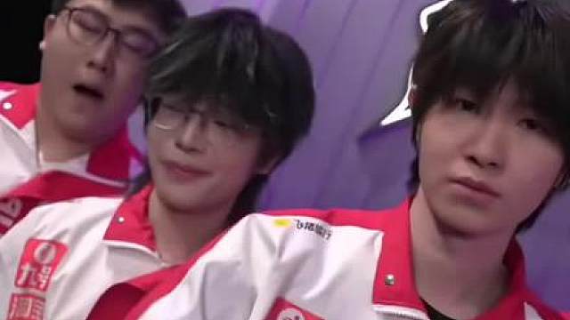 一诺站在上帝视角评价Bao第四局给AG拿的纯欧美打架阵容失误了！