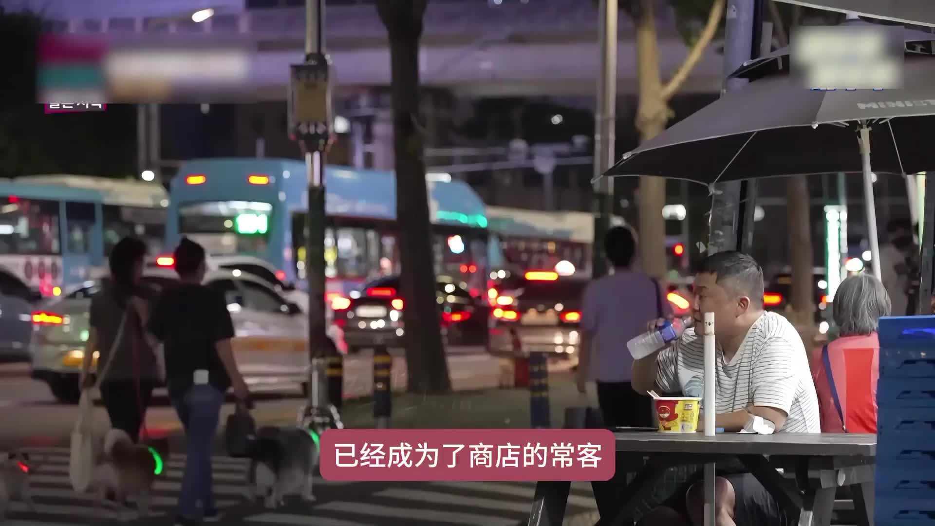 只因丈夫从不让她做家务女人就不准他上桌吃饭