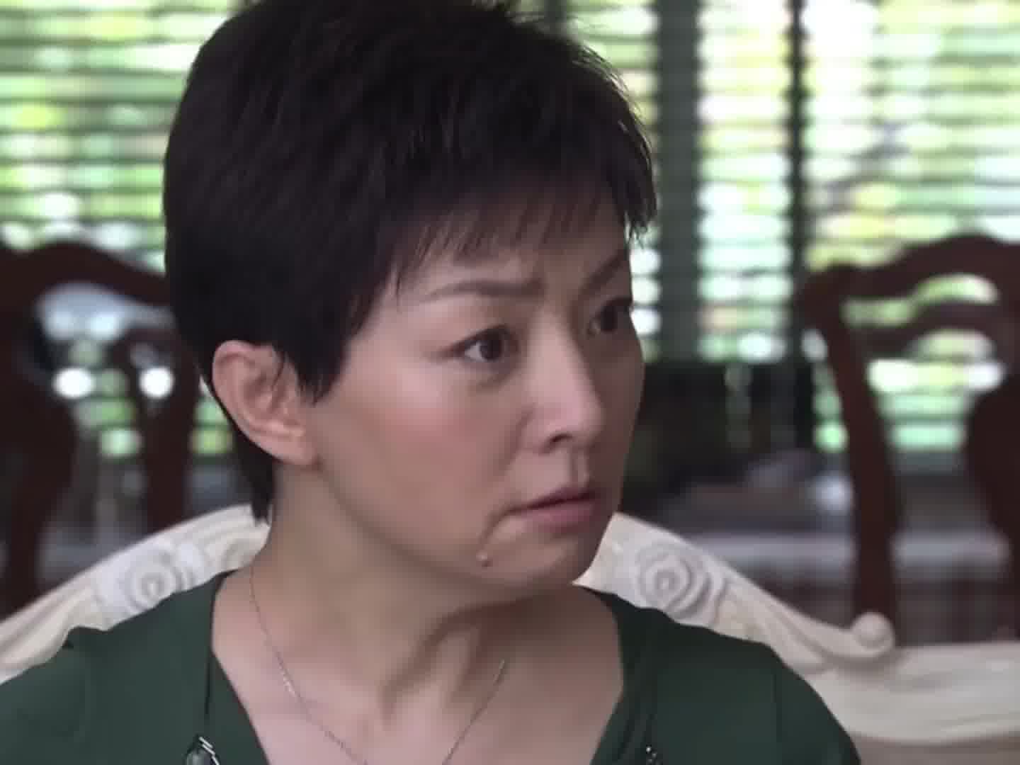 你是不让我嫁外地人 但是他爷爷以前是王爷 姓爱新觉罗 北京人