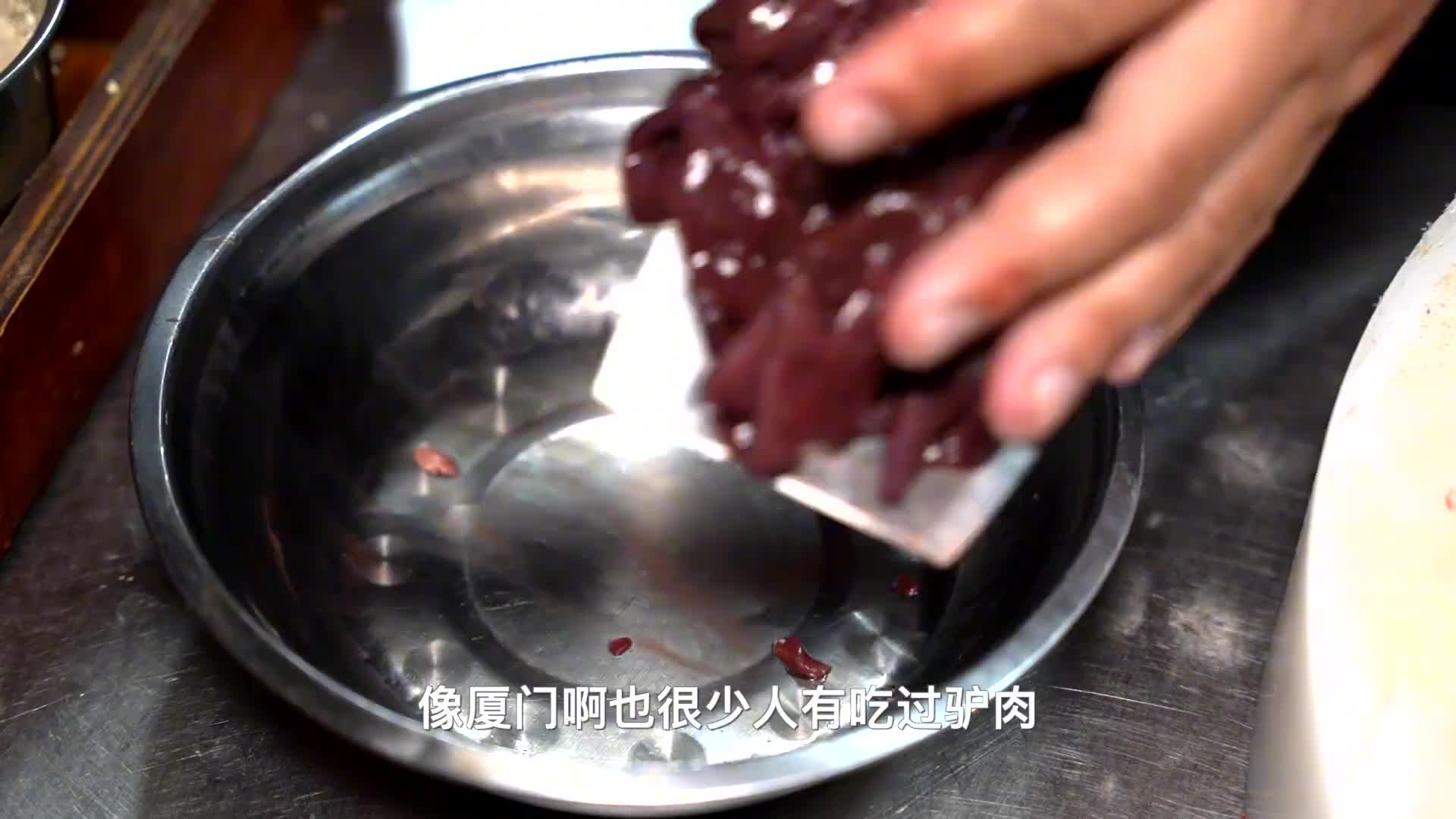 90年农村小哥200万开店做全驴宴，1天1头驴，3年开4家店