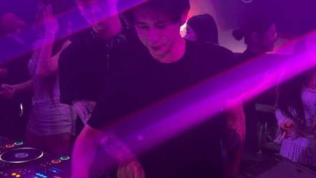 人总是贪婪的，就像一开始只想知道你的名字