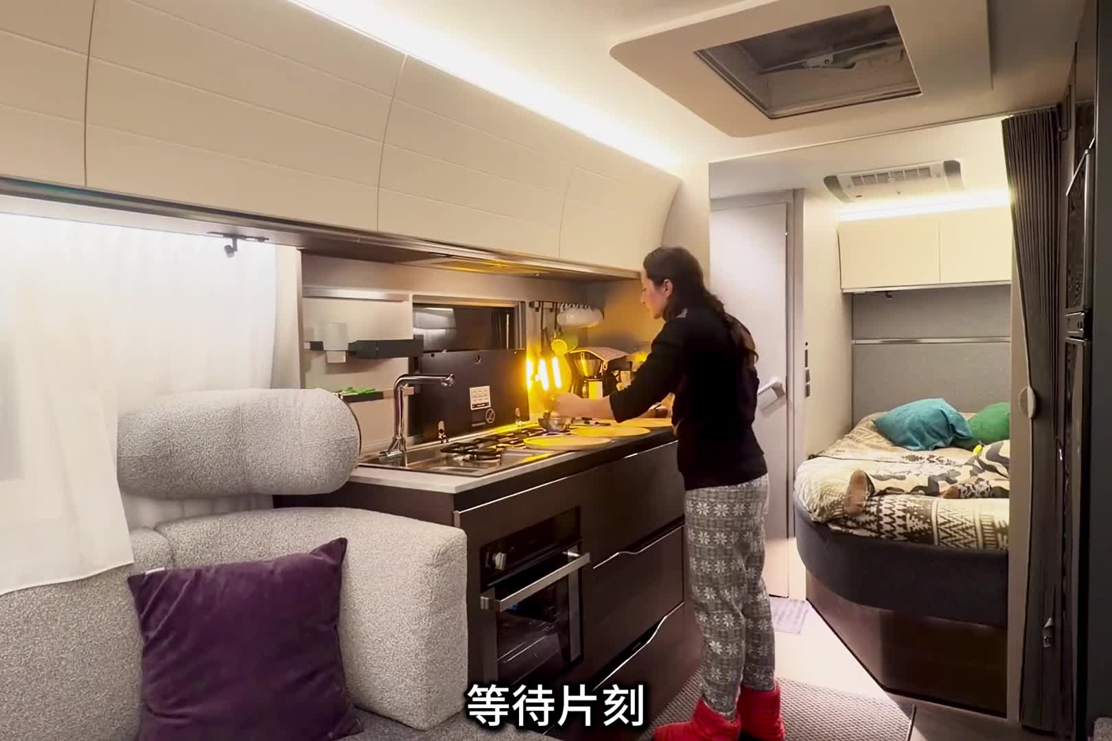 第2集：户外雪地搭建房车帐篷露营地，享受暴雪露营生活，度过冬季